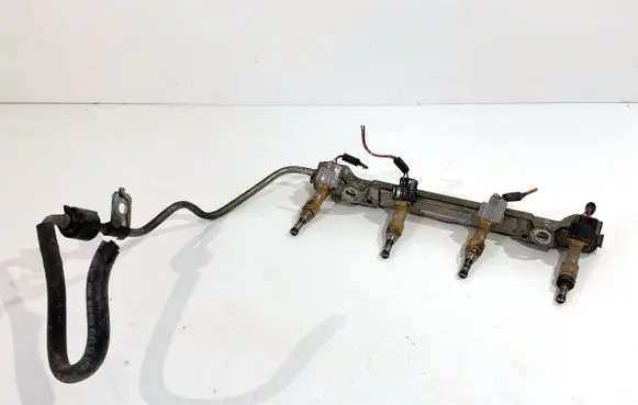 Toyota Avensis T270 Fuel main line pipe 232500T030