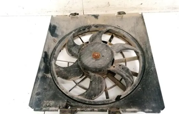 Toyota Avensis T220 Radiator cooling fan shroud