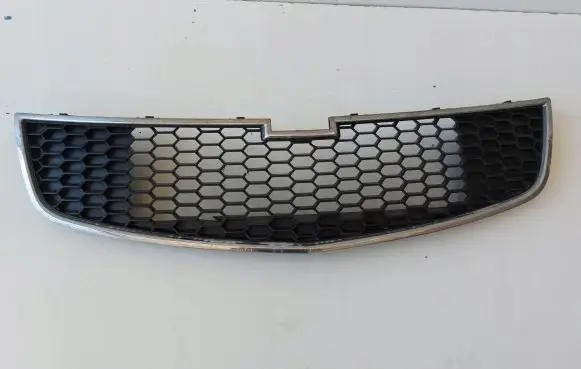 Chevrolet Cruze Front bumper upper radiator grill 96832937