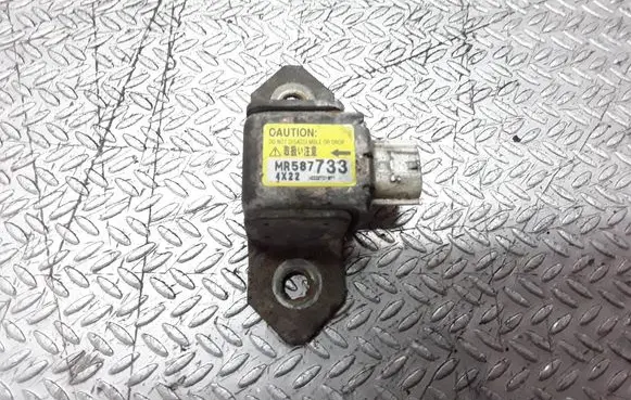 Mitsubishi Outlander Airbag deployment crash/impact sensor MR587733