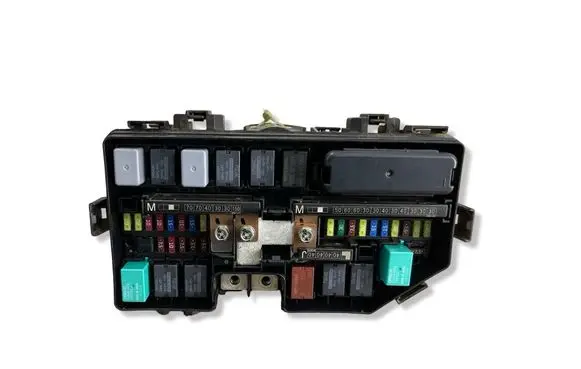 Honda CR-V Fuse module T1GE010