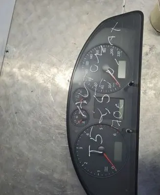 Volkswagen Transporter - Caravelle T5 Speedometer (instrument cluster) 88311346