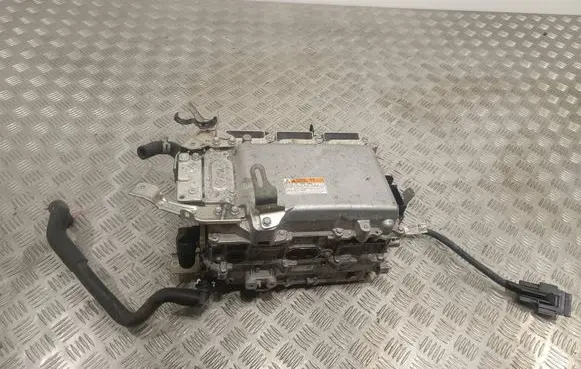 Toyota RAV 4 (XA40) Voltage converter inverter 1817000320