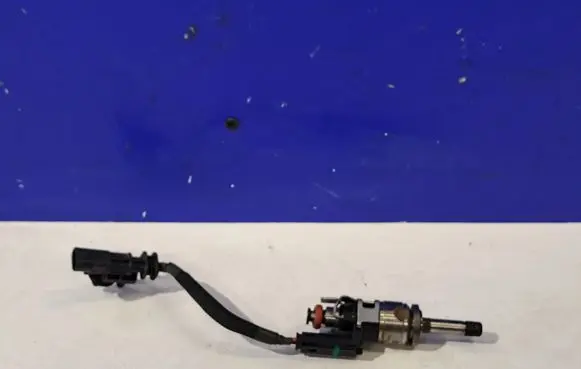 Volvo XC60 Fuel injector 31432778