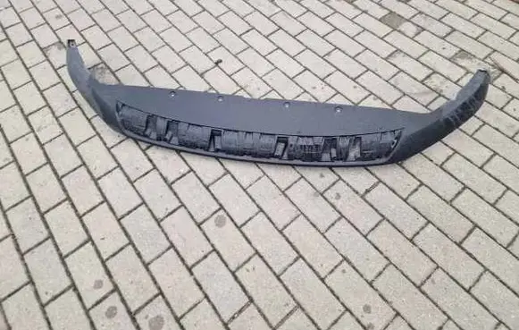 Front bumper lip
