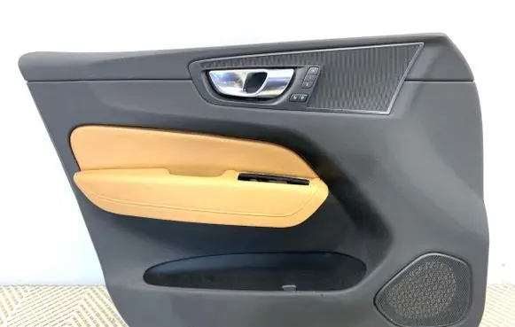 Volvo XC60 Front door card panel trim 