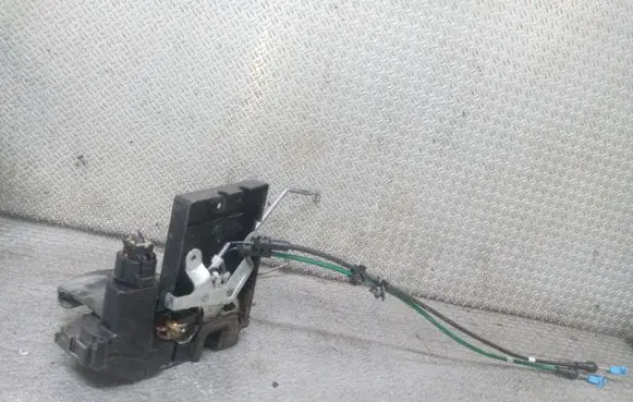 KIA Cerato Front door lock