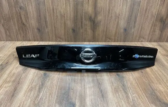 Nissan Leaf I (ZE0) Tailgate trim 908105sh0a