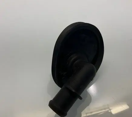 Engine coolant pipe/hose