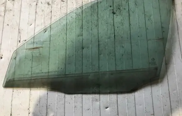 Alfa Romeo 156 Front door window glass four-door