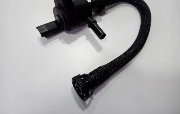 Peugeot 308 Turbo solenoid valve V752835580