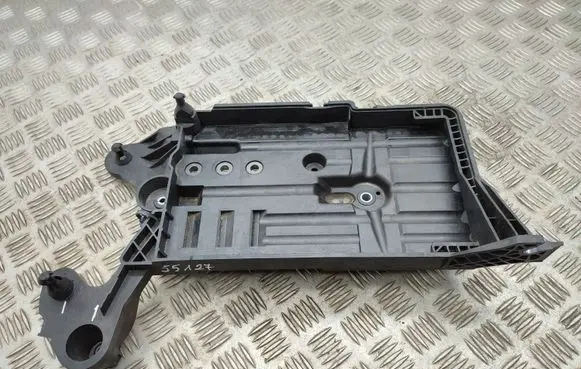 Volkswagen Golf Sportsvan Battery tray 5Q0915331K