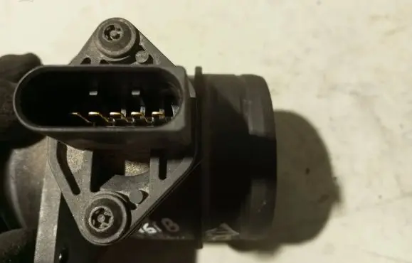 Volkswagen Touran I Mass air flow meter 038906461B 0281002531