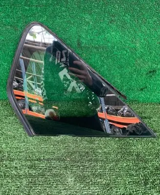 Toyota Prius (XW30) Rear side window 