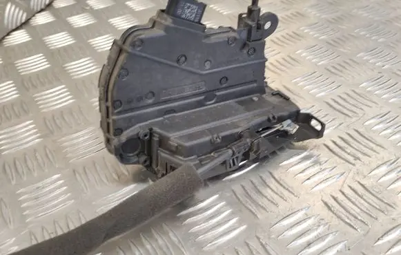 Renault Zoe Rear door lock 825029017R 40727235