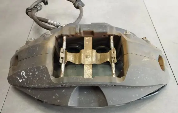 BMW 7 G11 G12 Front brake caliper 686763308