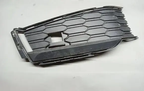 Front bumper splitter molding