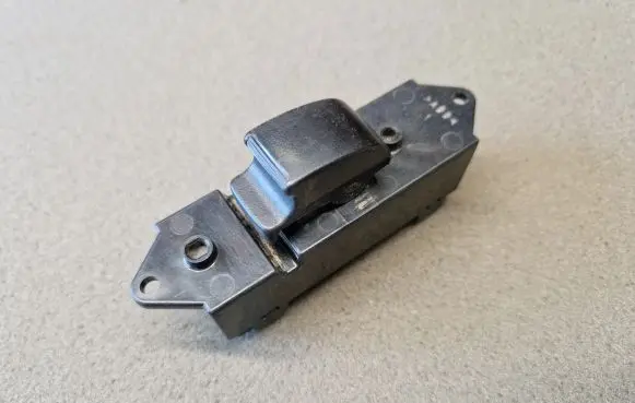 Mitsubishi L200 Electric window control switch MR587955