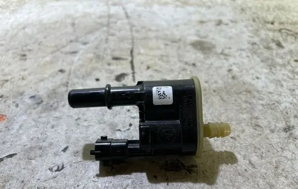 Dodge Challenger Breather valve 04627694AB 301885904J