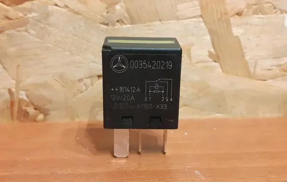 Mercedes-Benz Sprinter W906 Hazard warning light relay A0035420219 1609