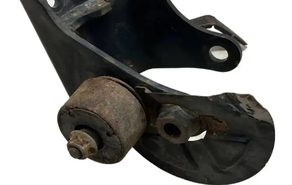 Toyota Avensis T270 Engine mounting bracket