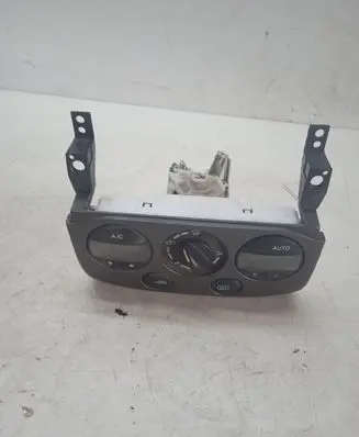 Nissan Primera Climate control unit 275109F600