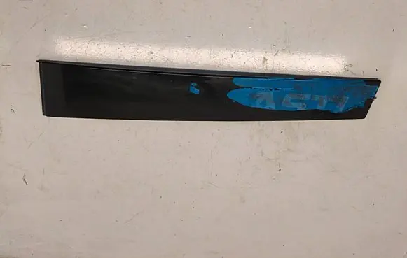 Chrysler Pacifica Front door glass trim molding 68187812AE