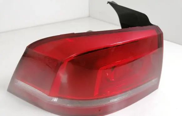 Volkswagen PASSAT B7 Rear/tail lights 3AE945095F