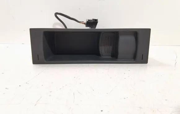 Volkswagen PASSAT B6 USB socket connector 1T0857925 VP5VAX70441CA