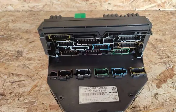 Mercedes-Benz E AMG W212 Fuse module A2129008307 A2129016100 A2129020403