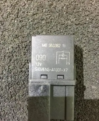 Mitsubishi Carisma Other relay mb9533821l siemens-a1001-x7