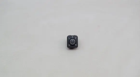 Wing mirror switch