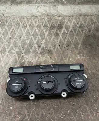 Skoda Octavia Mk2 (1Z) Climate control unit 74793250 20060752