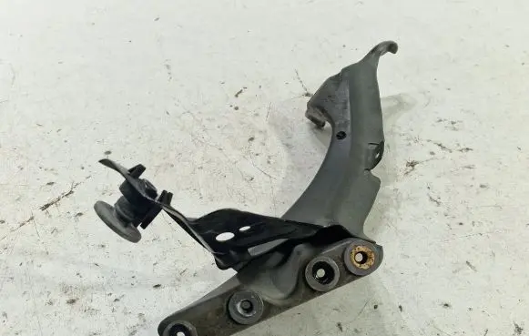 Audi A6 S6 C7 4G Fender mounting bracket 4G0821136A 4G0805816