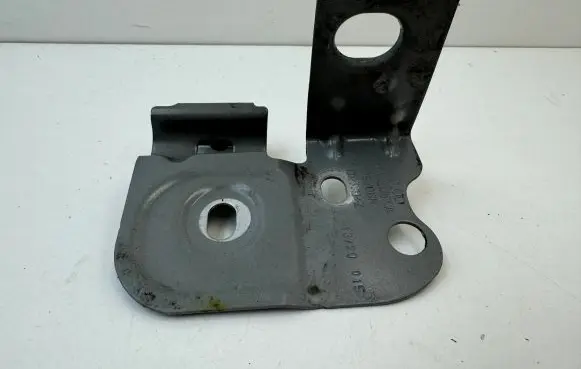 Audi Q7 4M Fender mounting bracket 4M0821167A