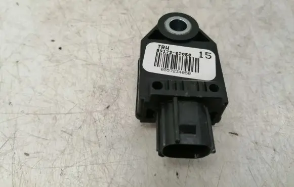 Toyota Auris 150 Airbag deployment crash/impact sensor 8983102060 0497321051
