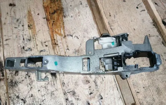 Front door exterior handle/bracket