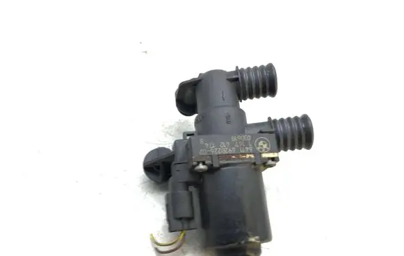 BMW 5 E60 E61 Coolant heater control valve 6920226 K3012