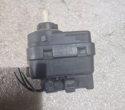 Renault Megane II Headlight level adjustment motor 8200134594