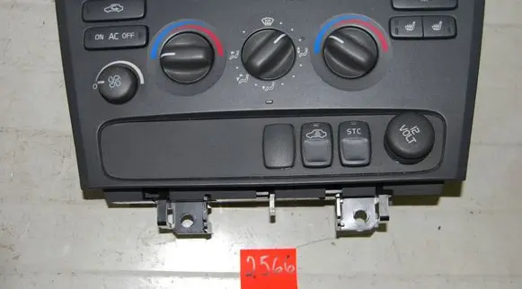 Volvo V70 Climate control unit 8682928