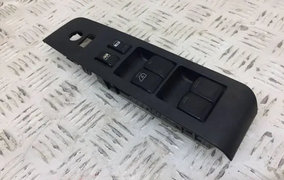 Nissan X-Trail T31 Electric window control switch
