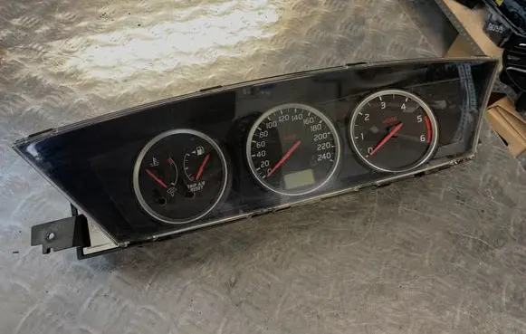 Nissan Primera Speedometer (instrument cluster) AV619 2720365