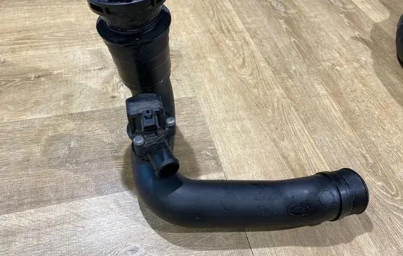 Jaguar F-Pace Air intake duct part HX736N650AB