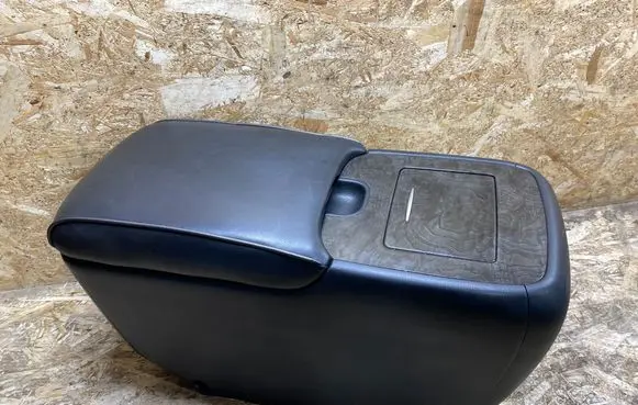 Infiniti QX80 Rear seat armrest 937331LA0A 968PK00A00