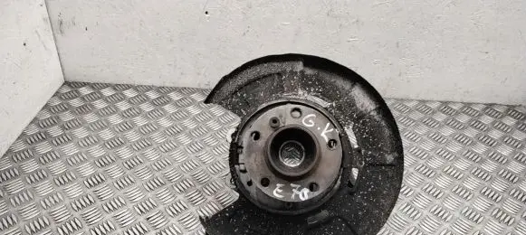 Rear wheel hub spindle/knuckle