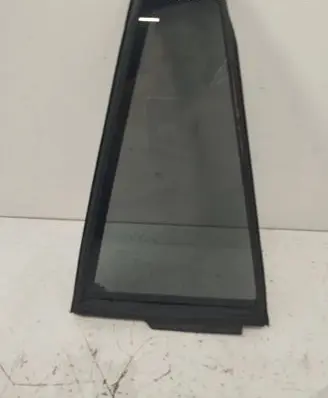 Toyota RAV 4 (XA40) Rear vent window glass 6818842050