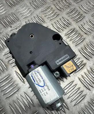 Hyundai Santa Fe Sunroof motor/actuator 2226114A 04748584 WR09C05AA