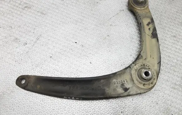 Peugeot 308 Front lower control arm/wishbone 833547