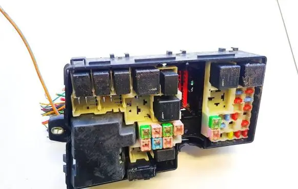 Volvo V50 Fuse box set 8688040 518818000