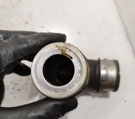 Audi A3 S3 8P Engine coolant pipe/hose 038131111B